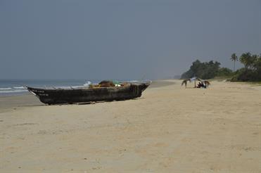 01 Mobor-Beach_and_Cavelossim-Beach,_Goa_DSC7381_b_H600